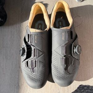 Shimano RC3 Men's Cycling Shoes - Black and Tan